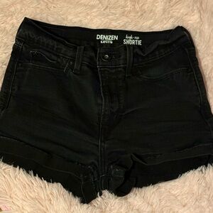 Levi’s denizem black denim shorts high rise shortie shorts size 7/28